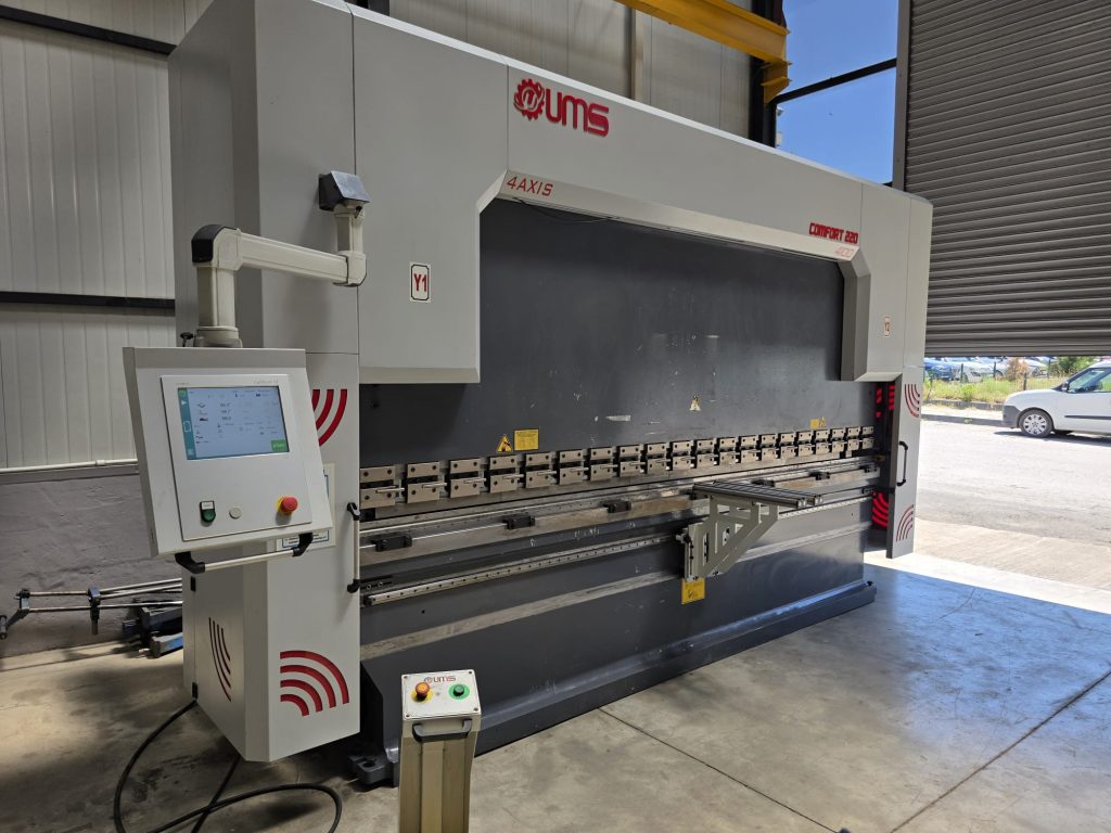 UMS Marka CNC Abkant Pres 4 Metre 220 Ton 4 Eksen Cybelec Dokunmatik Ekran 2023 Model